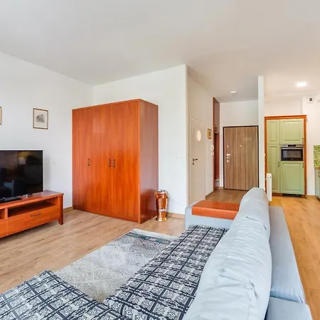 Garden Gates, Sun & Snow 格但斯克