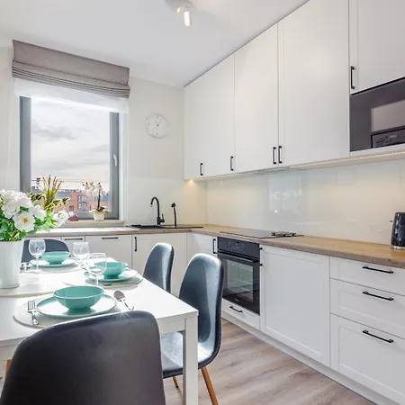 Garden Gates, Sun & Snow 格但斯克